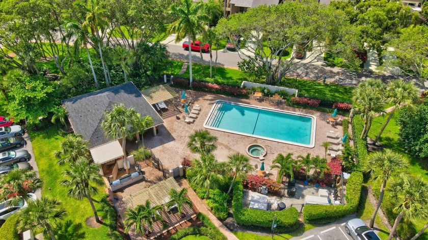 Stunning Boca Raton townhome offering exceptional space &amp; value - photo 3