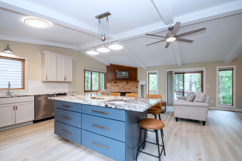Large Lakefront Property an Ideal Weekend Retreat - photo 7