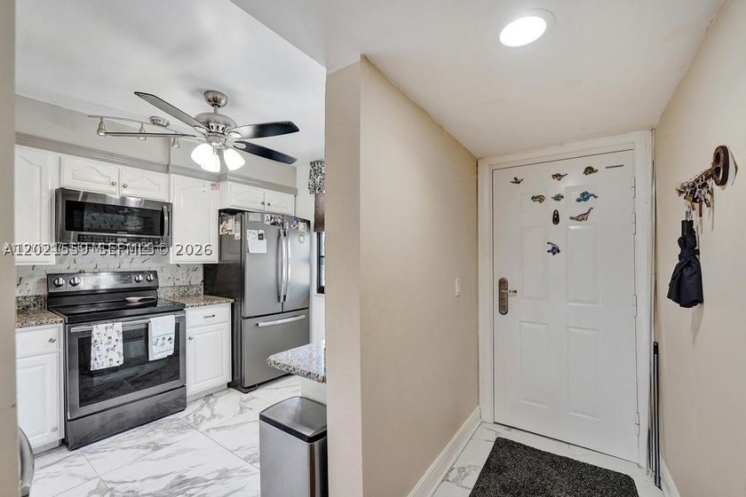 Spacious &amp; rarely available SUPERIOR model in the highly - photo 7