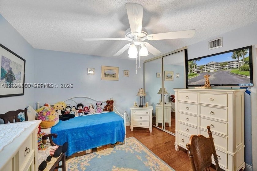 Spacious &amp; rarely available SUPERIOR model in the highly - photo 10
