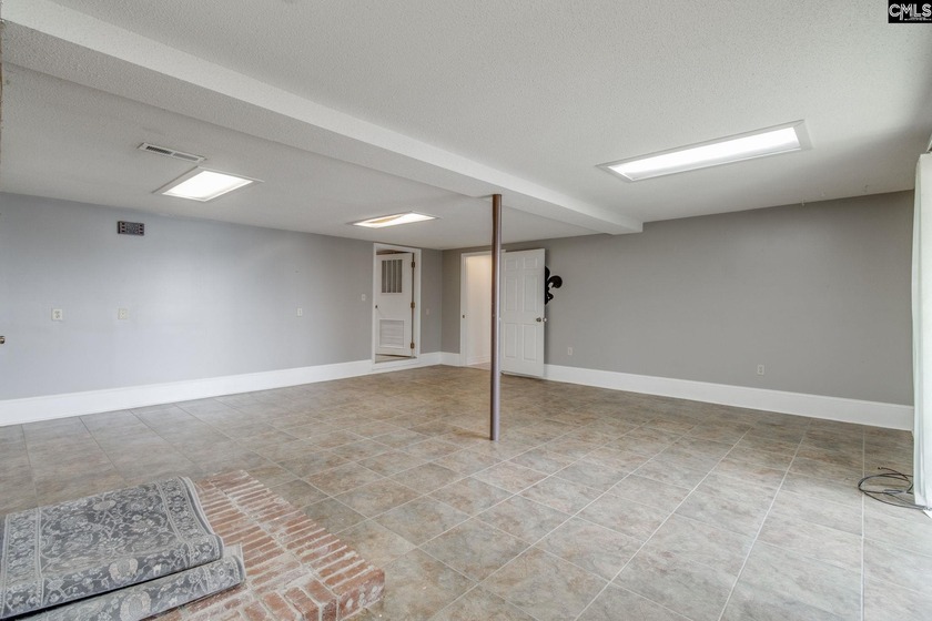REDUCED!  Recently renovated, large lakefront home. SOLD - photo 29