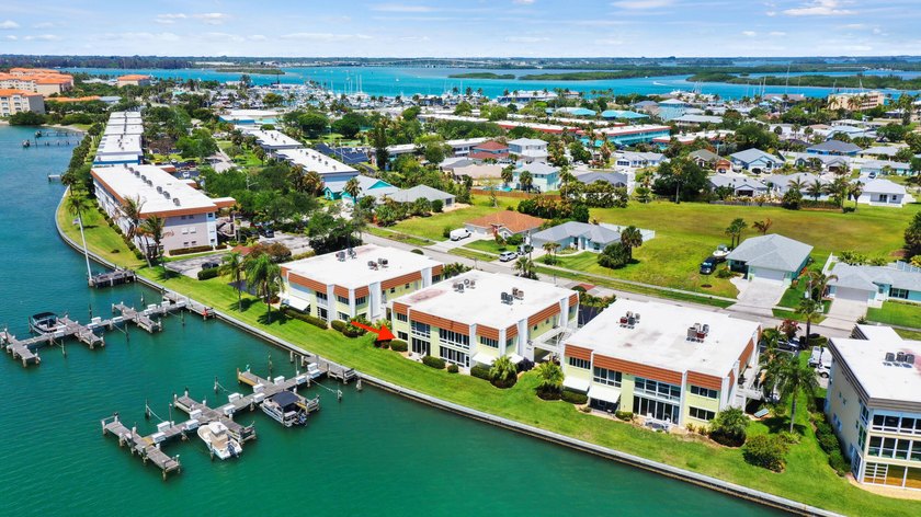 Welcome to the 55+ community of the Colonnades. Exceptional - photo 2