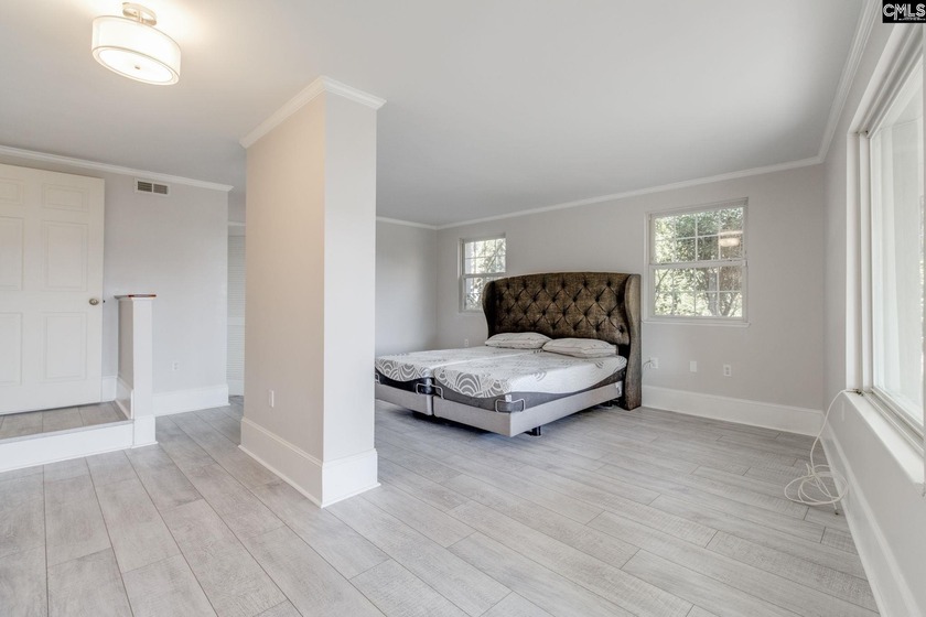 REDUCED!  Recently renovated, large lakefront home. SOLD - photo 33