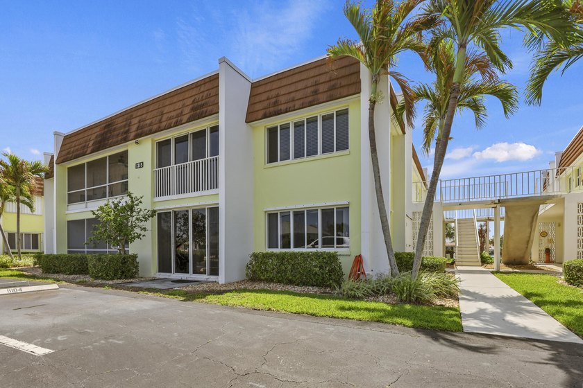 Welcome to the 55+ community of the Colonnades. Exceptional - photo 3