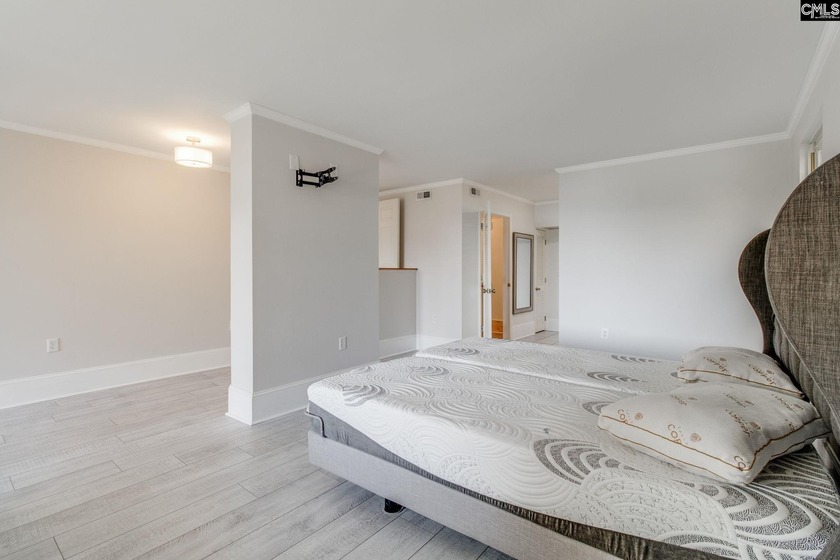 REDUCED!  Recently renovated, large lakefront home. SOLD - photo 34
