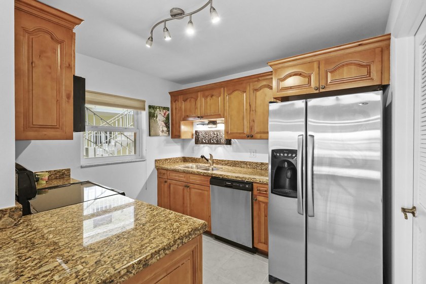 Welcome to the 55+ community of the Colonnades. Exceptional - photo 6