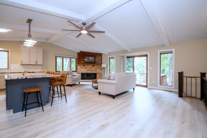 Large Lakefront Property an Ideal Weekend Retreat - photo 11