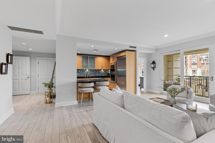 Contemporary waterfront living in this exceptional 2 bedroom, 2 - photo 9