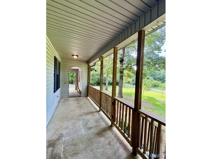 Nice, private, 3 bedroom, 2 bath home located minutes from Weiss - photo 4