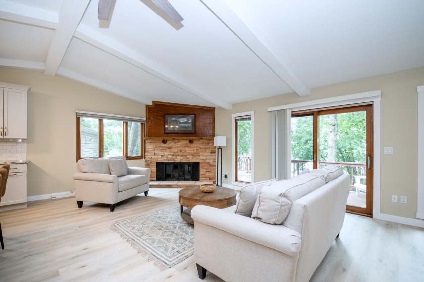Large Lakefront Property an Ideal Weekend Retreat - photo 9
