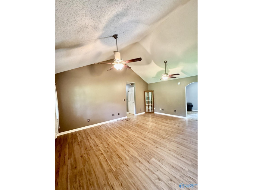 Nice, private, 3 bedroom, 2 bath home located minutes from Weiss - photo 6
