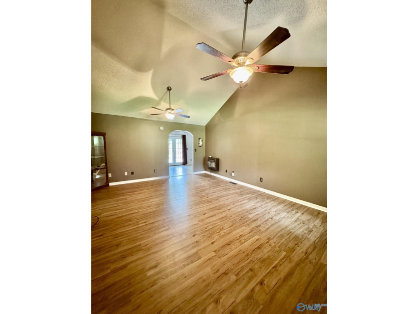 Nice, private, 3 bedroom, 2 bath home located minutes from Weiss - photo 8