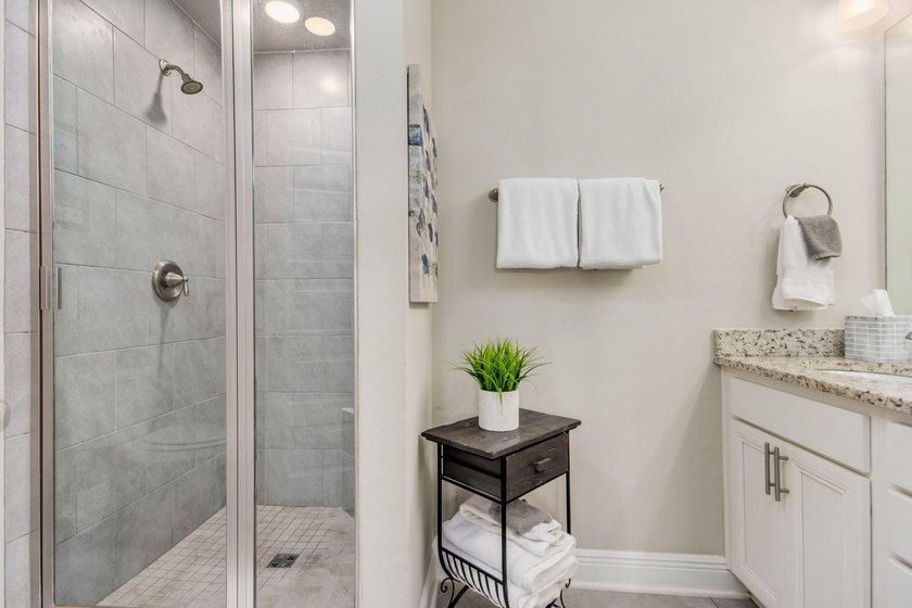 Downtown Pensacola hidden gem! Fully furnished townhome and - photo 23