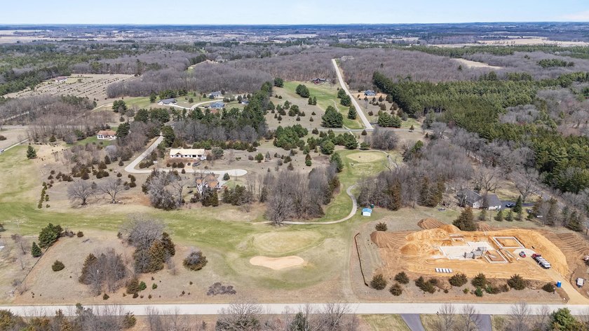 Perfectly positioned along the 14th fairway of the desirable - photo 5