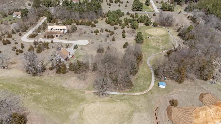 Perfectly positioned along the 14th fairway of the desirable - photo 7