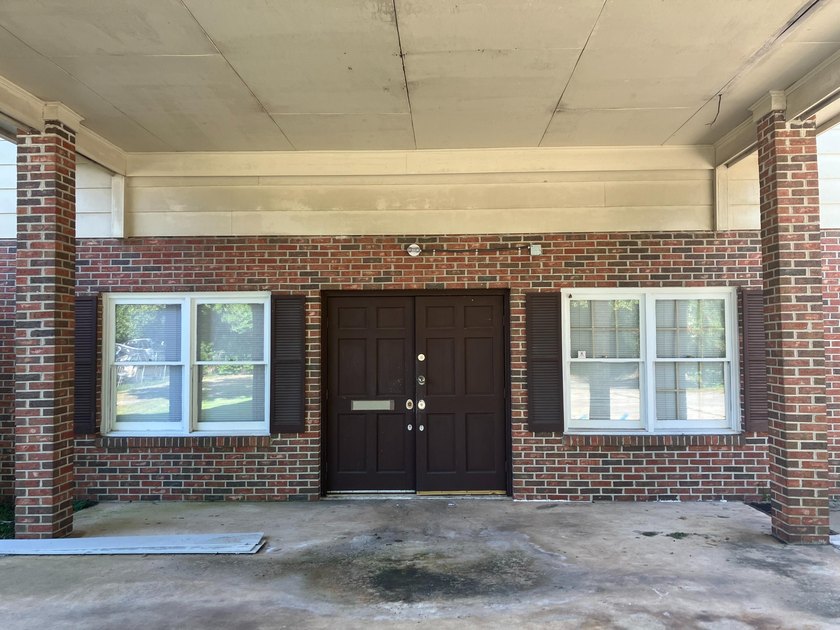 This spacious professional office building offers over 5,000 - photo 39