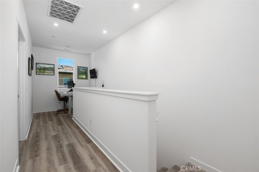 Welcome to 725 Hazel Dr. where modern design, thoughtful - photo 11