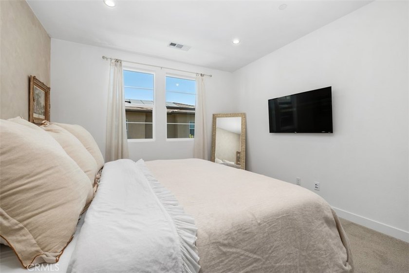 Welcome to 725 Hazel Dr. where modern design, thoughtful - photo 14