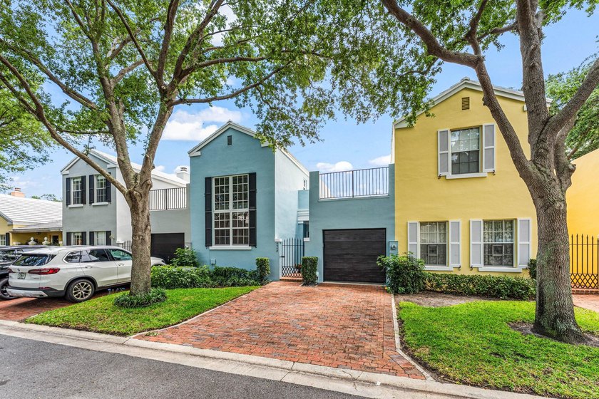 Experience refined living in the award-winning Charleston Place - photo 3