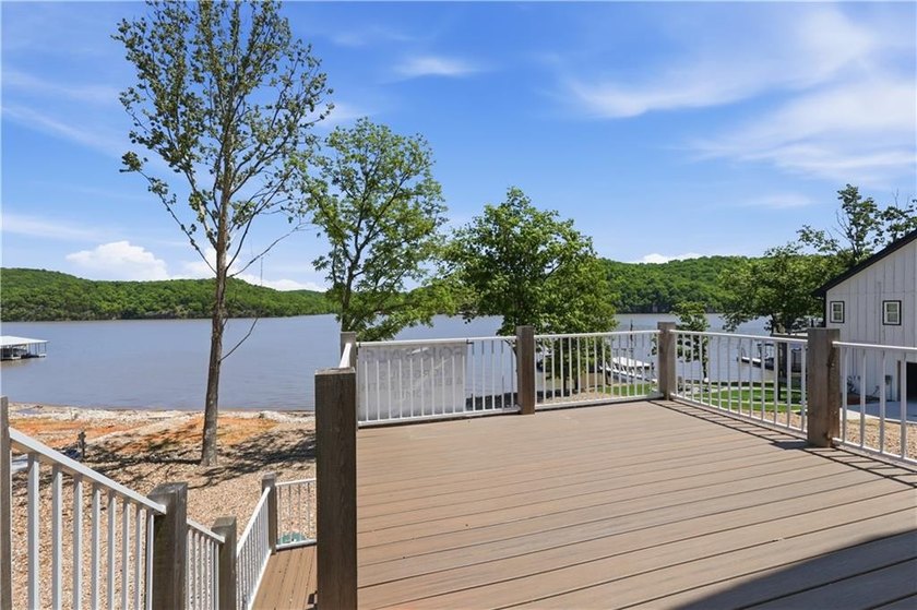 New Construction with Dock! Gorgeous Brand new stunning - photo 4