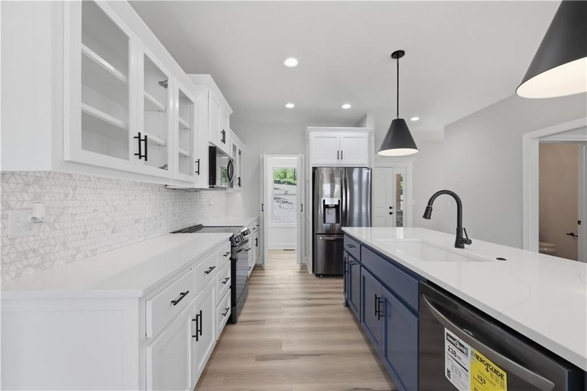 New Construction with Dock! Gorgeous Brand new stunning - photo 8