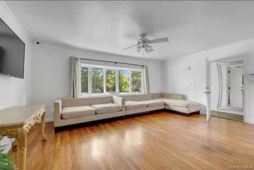 Welcome to this well-maintained, move-in ready high-ranch home - photo 4