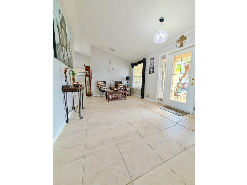Welcome to this inviting three-bedroom, two-bathroom - photo 22