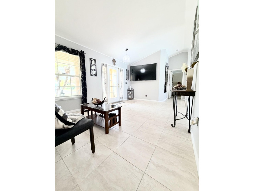 Welcome to this inviting three-bedroom, two-bathroom - photo 23