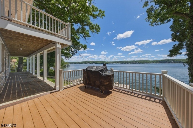 Welcome to this beautifully renovated lakefront retreat offering - photo 29