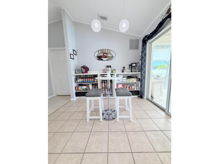 Welcome to this inviting three-bedroom, two-bathroom - photo 35