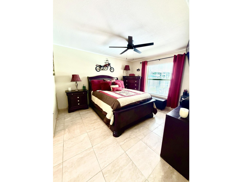 Welcome to this inviting three-bedroom, two-bathroom - photo 39