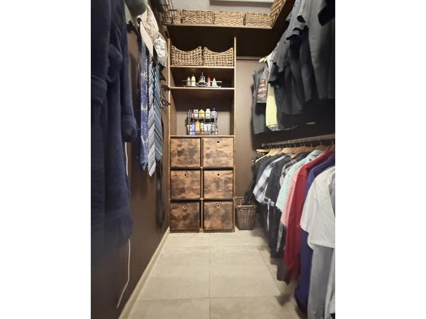 Welcome to this inviting three-bedroom, two-bathroom - photo 47