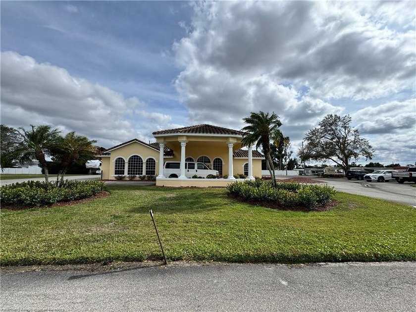 Located in the heart of Sebring, this 6,816sf building sits on 1 - photo 2