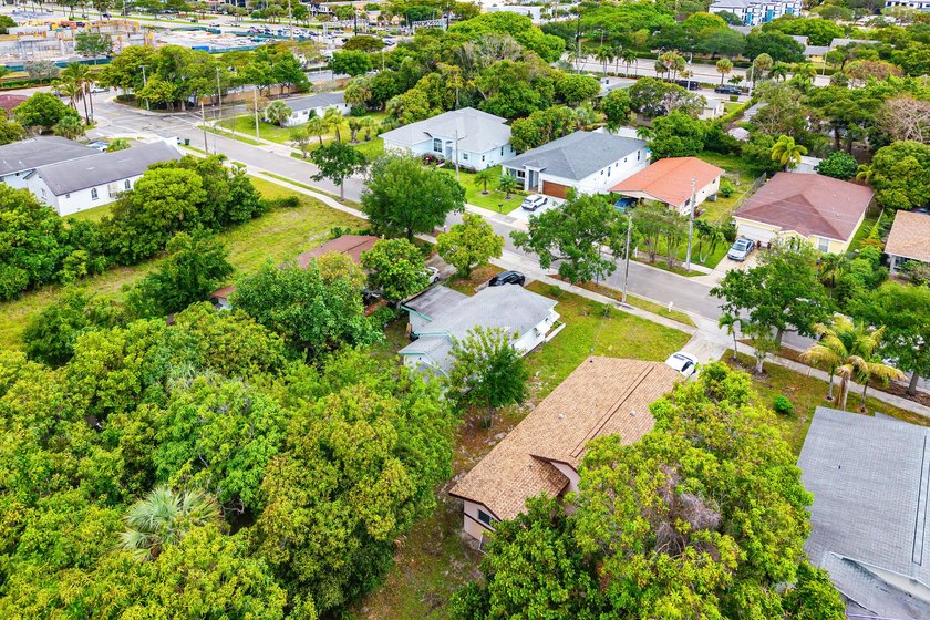 Irreplaceable East Boca location. Walking Distance from Mizner - photo 9