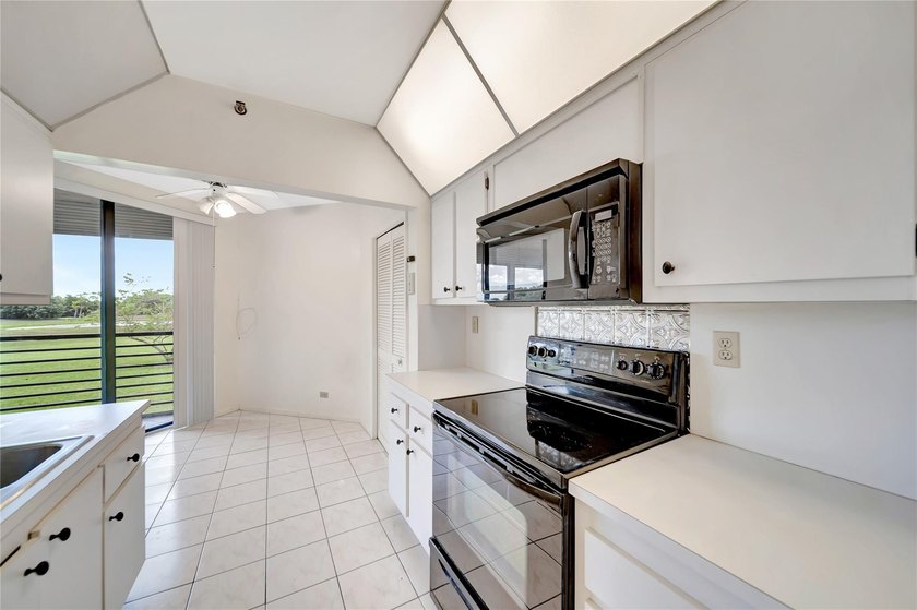 MOTIVATED SELLER! LARGE PRICE REDUCTION ! This Unit is ready for - photo 23