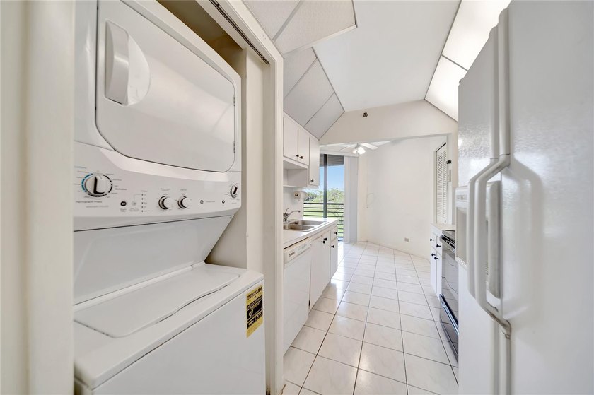 MOTIVATED SELLER! LARGE PRICE REDUCTION ! This Unit is ready for - photo 24