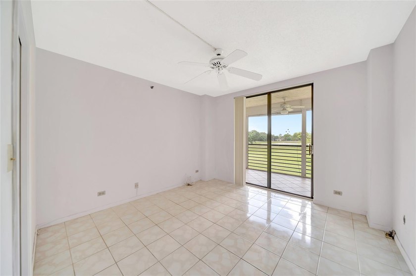 MOTIVATED SELLER! LARGE PRICE REDUCTION ! This Unit is ready for - photo 26