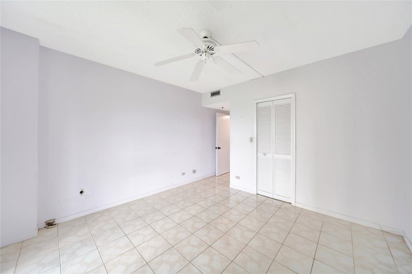 MOTIVATED SELLER! LARGE PRICE REDUCTION ! This Unit is ready for - photo 27