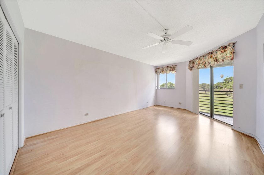 MOTIVATED SELLER! LARGE PRICE REDUCTION ! This Unit is ready for - photo 31