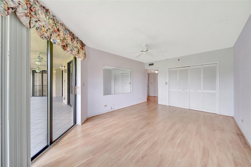 MOTIVATED SELLER! LARGE PRICE REDUCTION ! This Unit is ready for - photo 33