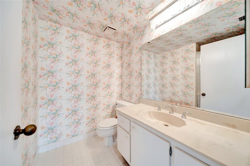 MOTIVATED SELLER! LARGE PRICE REDUCTION ! This Unit is ready for - photo 34