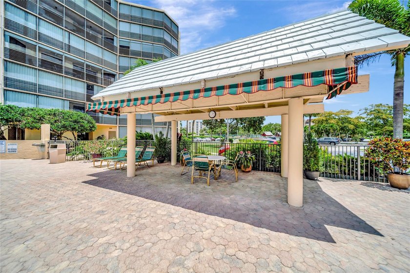 MOTIVATED SELLER! LARGE PRICE REDUCTION ! This Unit is ready for - photo 40