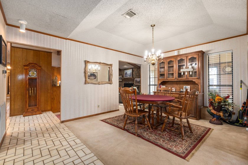 3.7 scenic acres, an impressive workshop, and just minutes from - photo 15