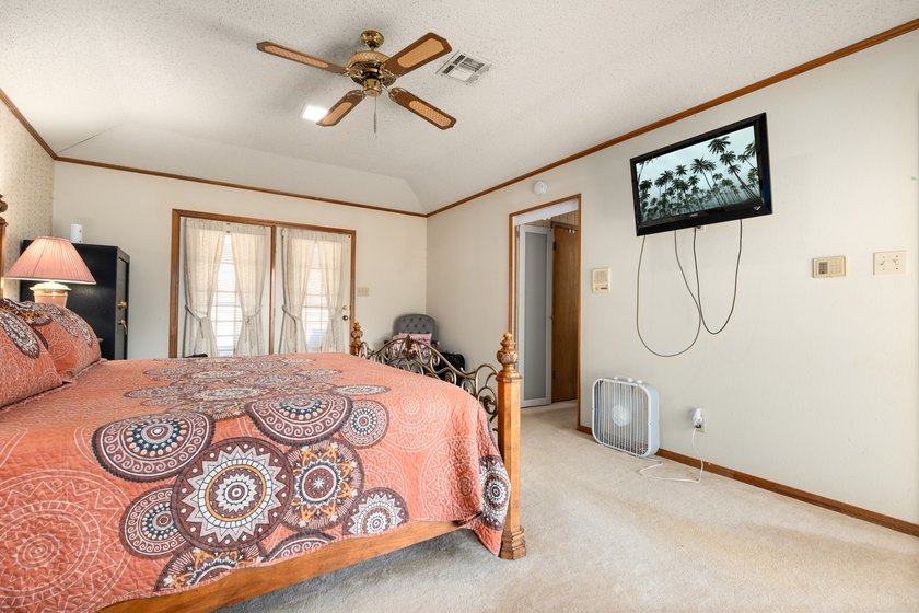 3.7 scenic acres, an impressive workshop, and just minutes from - photo 23