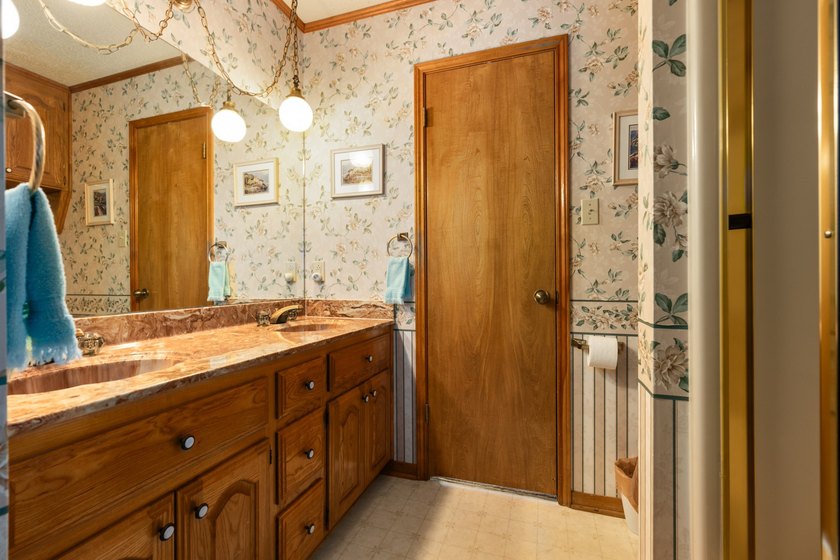 3.7 scenic acres, an impressive workshop, and just minutes from - photo 25