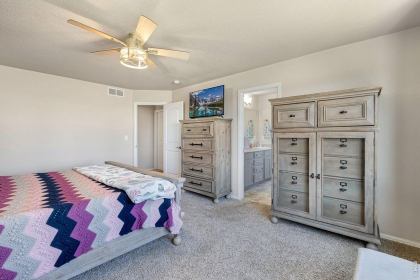 OPEN HOUSE SATURDAY 12pm - 2pme take a look, fall in love and - photo 27