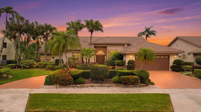 Premier golf course residence with pool on the 18th fairway - photo 2