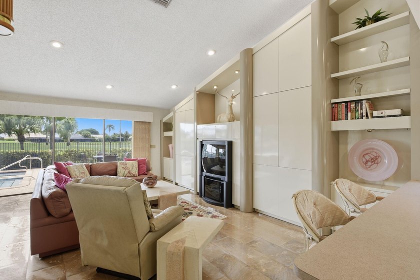 Premier golf course residence with pool on the 18th fairway - photo 6