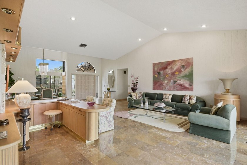 Premier golf course residence with pool on the 18th fairway - photo 10