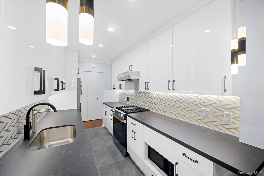 Welcome to one of Windsor Park's most exceptional residences-a - photo 7